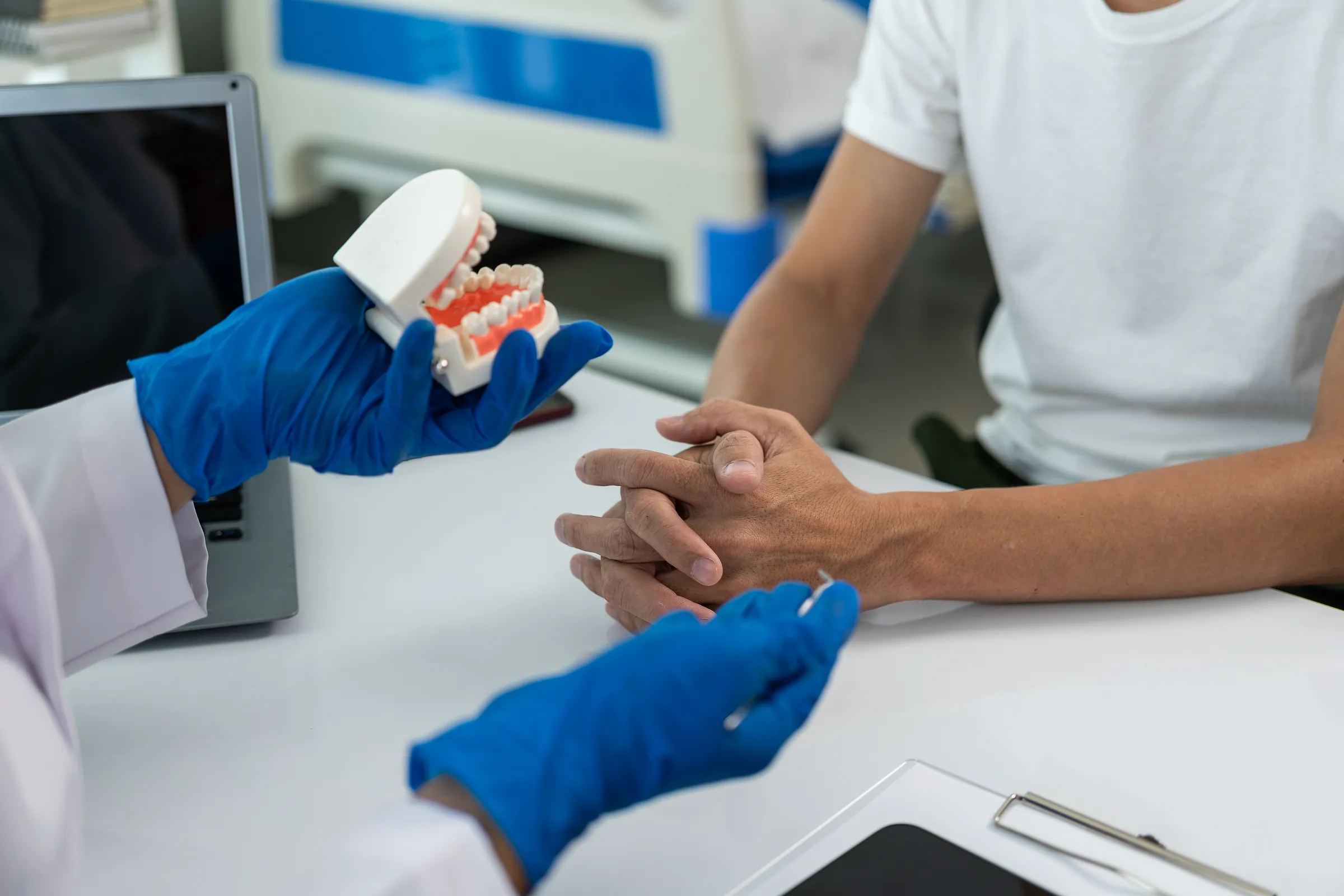 Affordable dentures and implant dentures treatment in Los Angeles